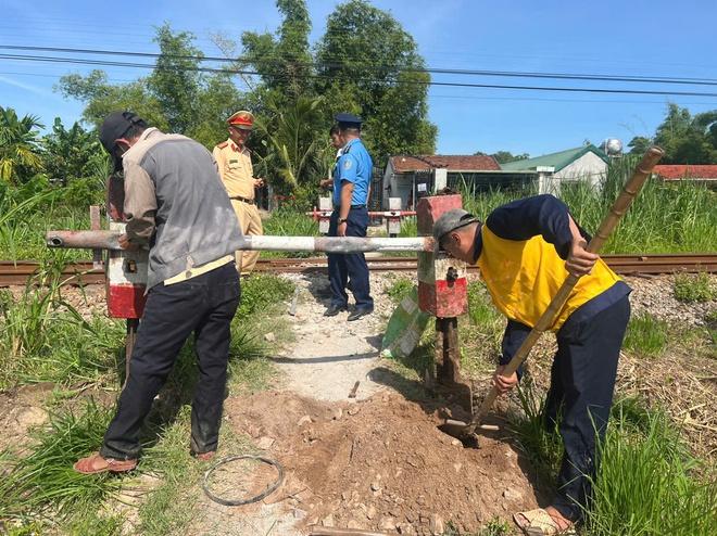 Địa phương đầu tiên "về đích" đóng, xóa lối đi tự mở qua đường sắt- Ảnh 3.